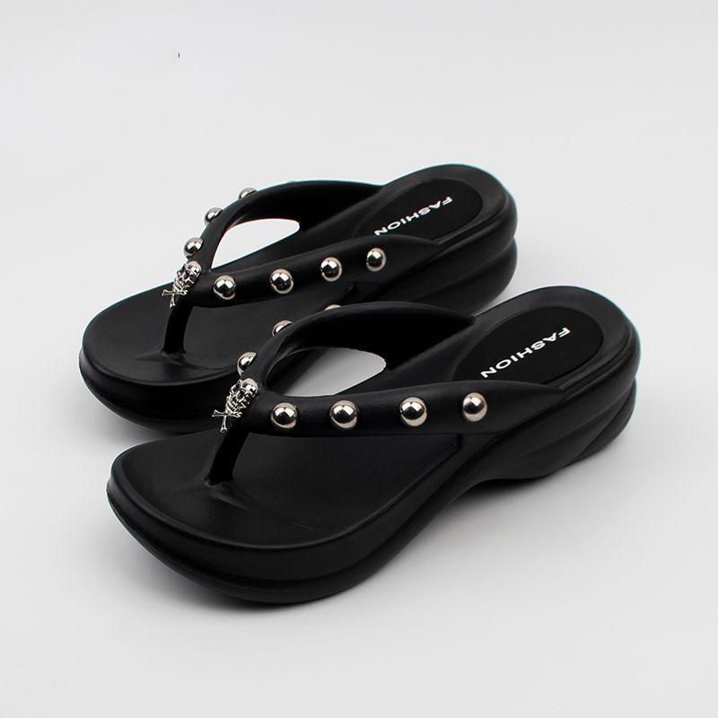 New Summer Thick Bottom Wedge Outdoor Rivet Slippers For Women - fadidesign