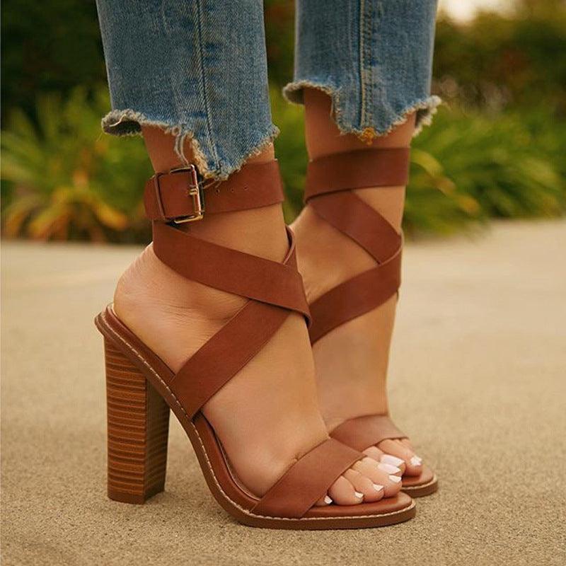 Plus-size sandals for women with chunky heels - fadidesign