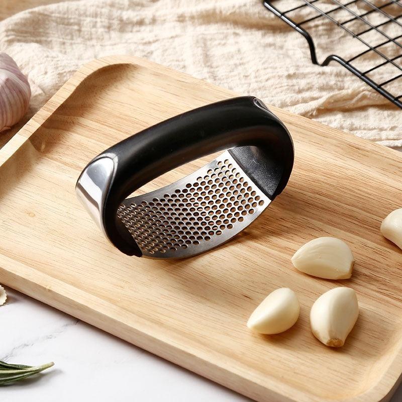 Anual Stainless Steel Garlic Press Manual Garlic Mincer Chopping Garlic Tools Curve Fruit Vegetable Tools Kitchen Gadgets Garlic Press Rocker Stainsteel Garlic Crusher Black Peeler And Metal Scraper - fadidesign